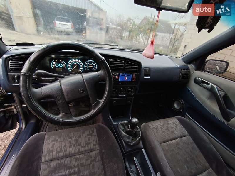 Седан Volkswagen Passat 1996 в Смеле