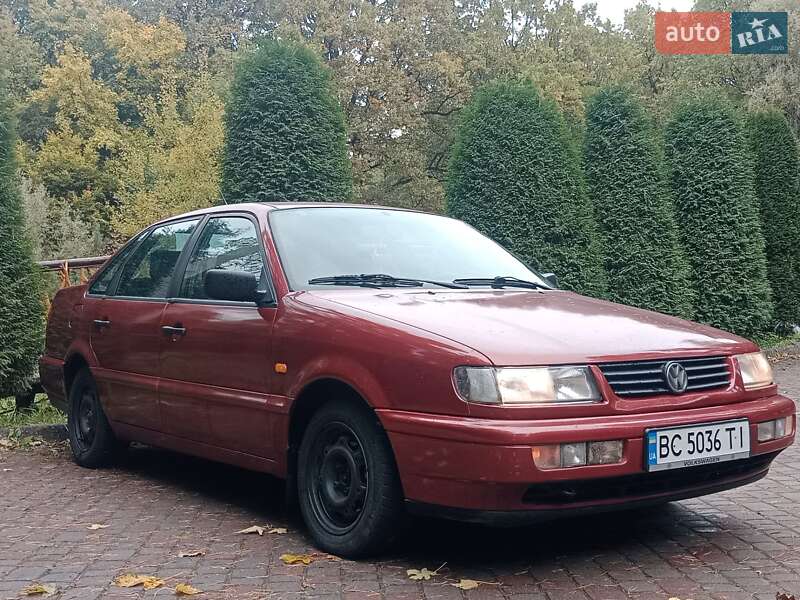 Седан Volkswagen Passat 1995 в Дрогобыче