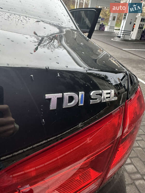 Седан Volkswagen Passat 2012 в Киеве