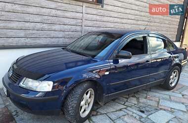 Седан Volkswagen Passat 2000 в Емильчине