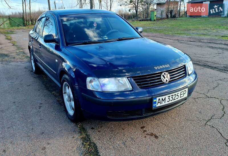 Седан Volkswagen Passat 2000 в Емильчине