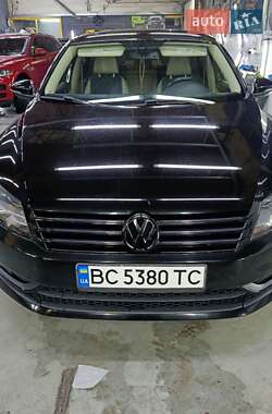 Седан Volkswagen Passat 2011 в Львове