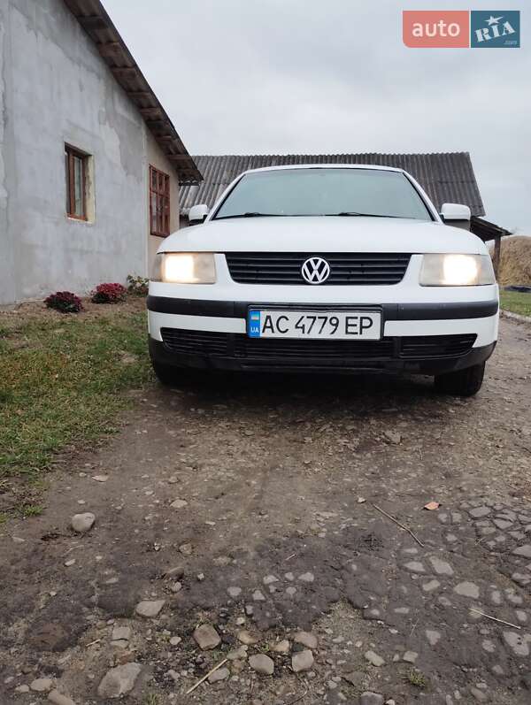 Седан Volkswagen Passat 1998 в Радехове