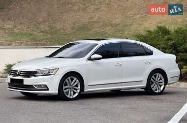 Седан Volkswagen Passat 2017 в Харькове