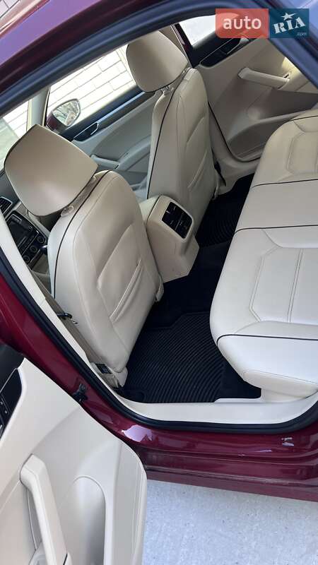 Седан Volkswagen Passat 2016 в Гореничах