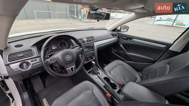 Седан Volkswagen Passat 2015 в Ивано-Франковске