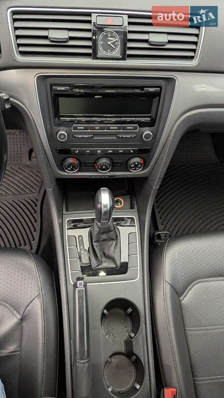 Седан Volkswagen Passat 2015 в Ивано-Франковске