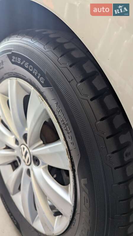 Седан Volkswagen Passat 2015 в Ивано-Франковске