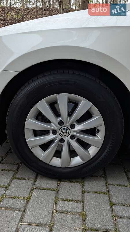 Седан Volkswagen Passat 2015 в Ивано-Франковске