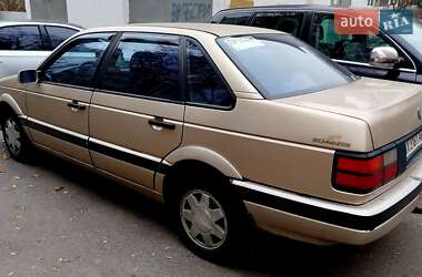 Седан Volkswagen Passat 1989 в Харькове