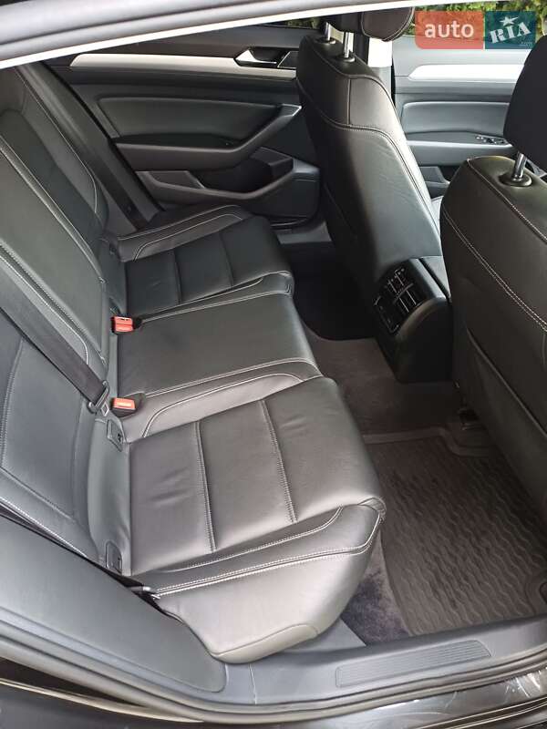 Седан Volkswagen Passat 2018 в Чернівцях