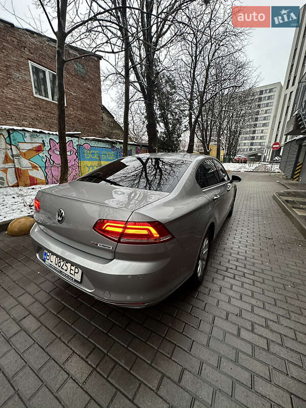 Седан Volkswagen Passat 2016 в Львове