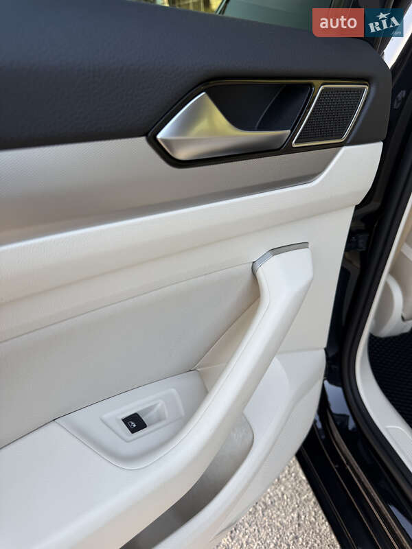 Універсал Volkswagen Passat 2018 в Вінниці