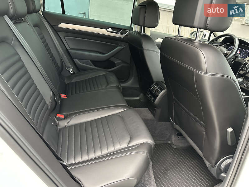 Универсал Volkswagen Passat 2017 в Львове