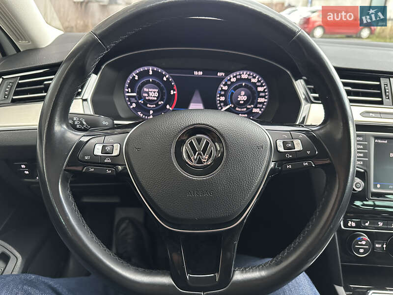 Универсал Volkswagen Passat 2017 в Львове