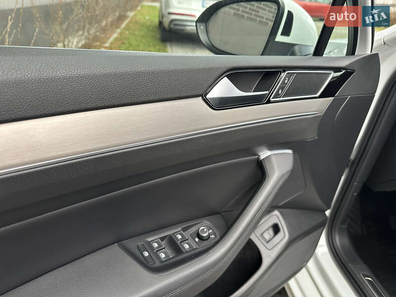 Универсал Volkswagen Passat 2017 в Львове