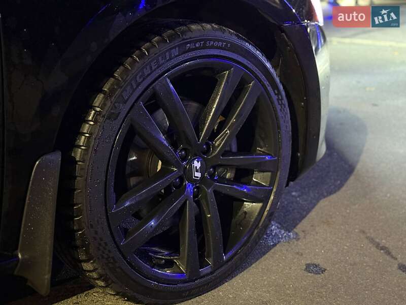 Седан Volkswagen Passat 2015 в Днепре