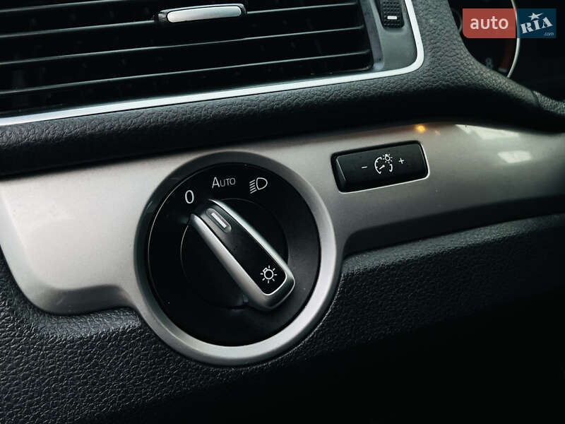 Седан Volkswagen Passat 2012 в Харькове