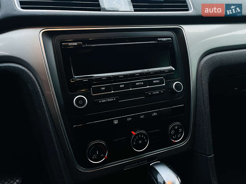 Седан Volkswagen Passat 2012 в Харькове