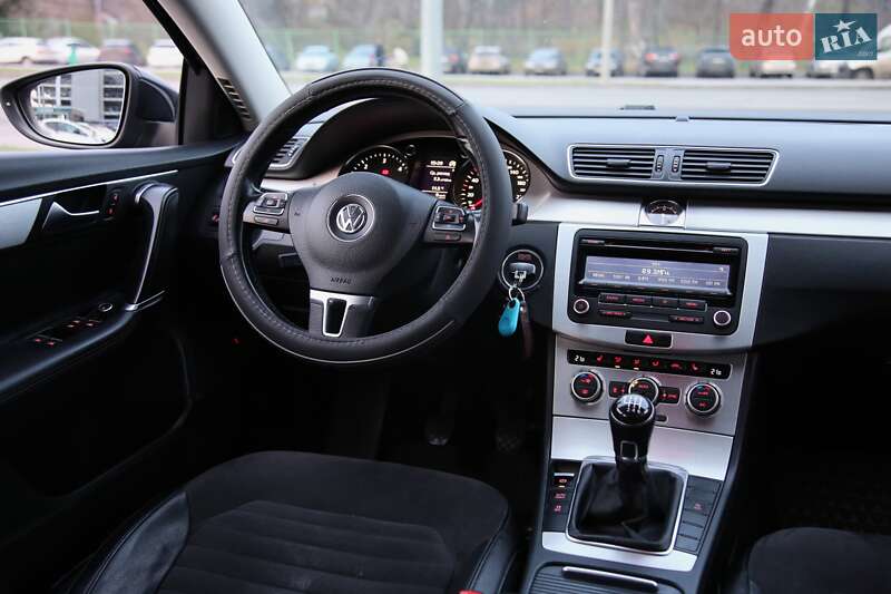 Универсал Volkswagen Passat 2013 в Харькове