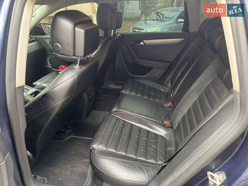 Универсал Volkswagen Passat 2011 в Одессе