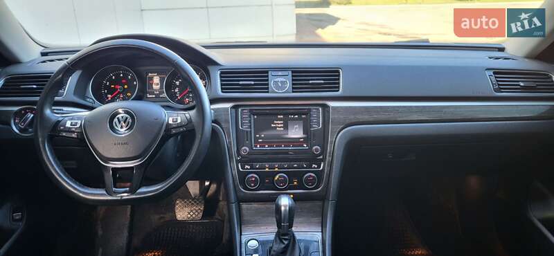 Седан Volkswagen Passat 2016 в Кропивницком
