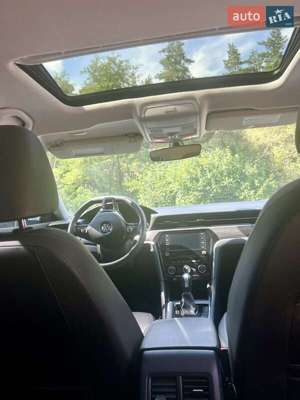 Седан Volkswagen Passat 2021 в Кременчуге