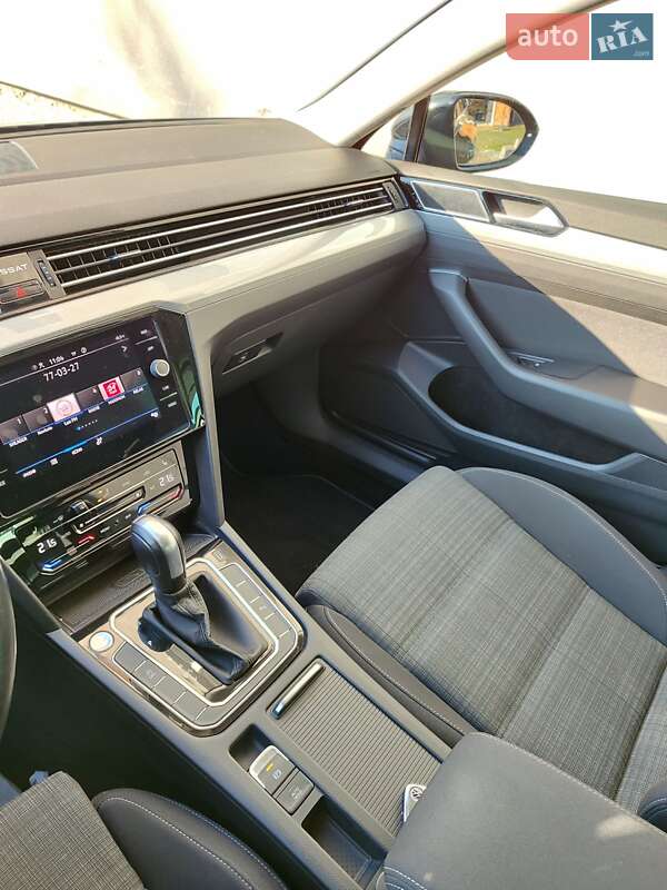 Универсал Volkswagen Passat 2021 в Луцке фото 28 Универсал Volkswagen Passat 2021 в Луцке