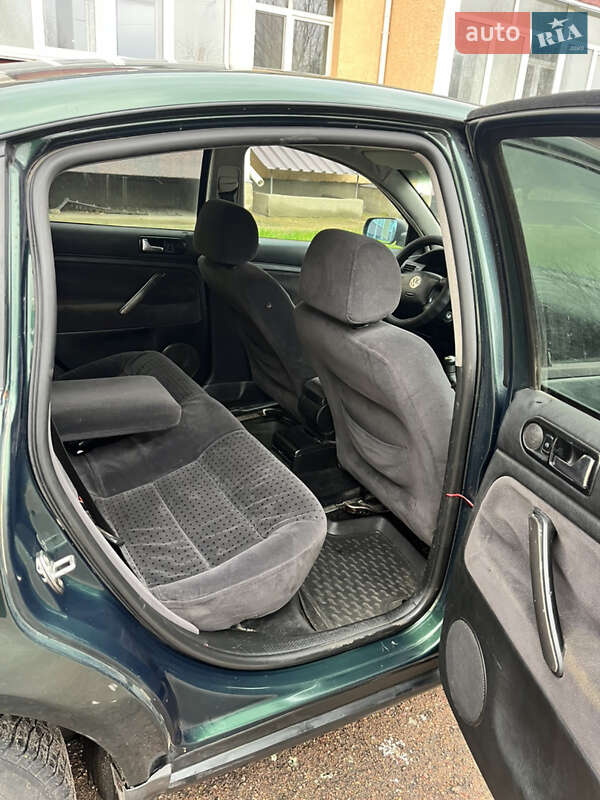 Седан Volkswagen Passat 1998 в Овручі