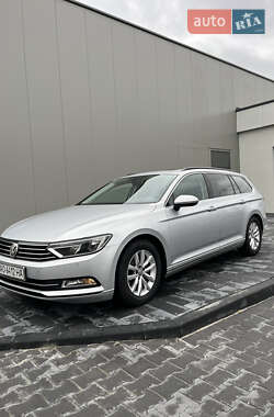 Універсал Volkswagen Passat 2014 в Ужгороді