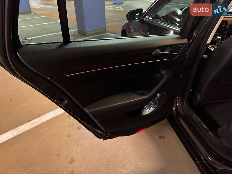 Универсал Volkswagen Passat 2018 в Киеве