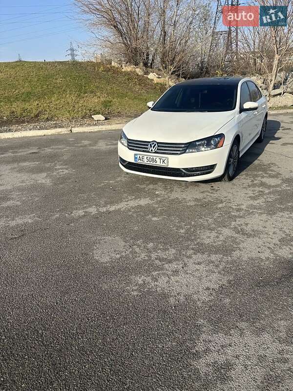 Седан Volkswagen Passat 2013 в Днепре