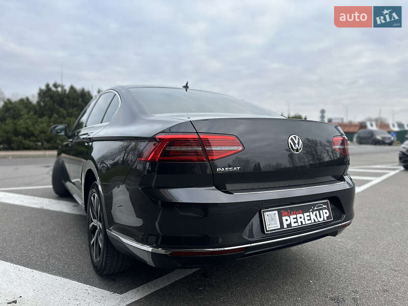 Седан Volkswagen Passat 2018 в Киеве