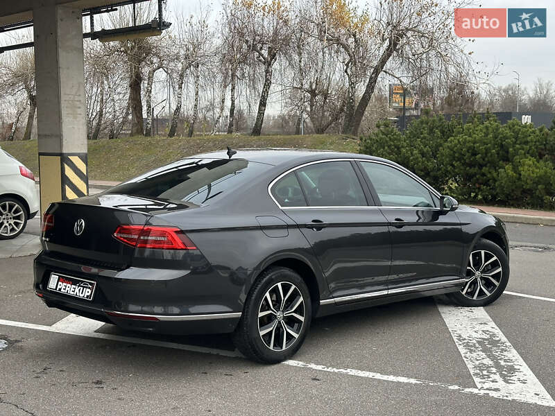 Седан Volkswagen Passat 2018 в Киеве