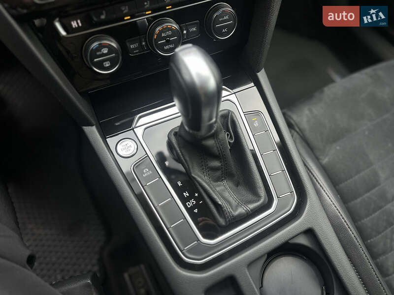 Седан Volkswagen Passat 2018 в Киеве