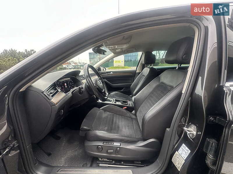 Седан Volkswagen Passat 2018 в Киеве