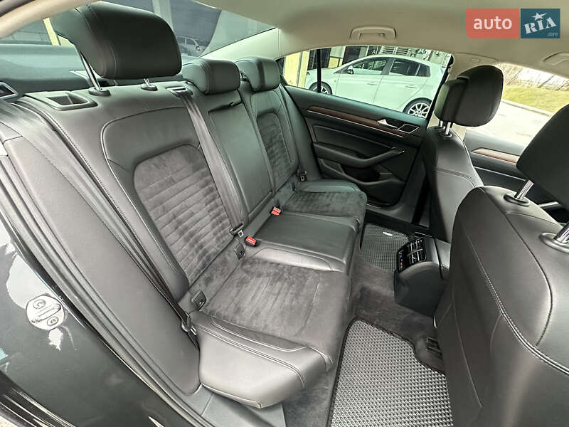 Седан Volkswagen Passat 2018 в Киеве
