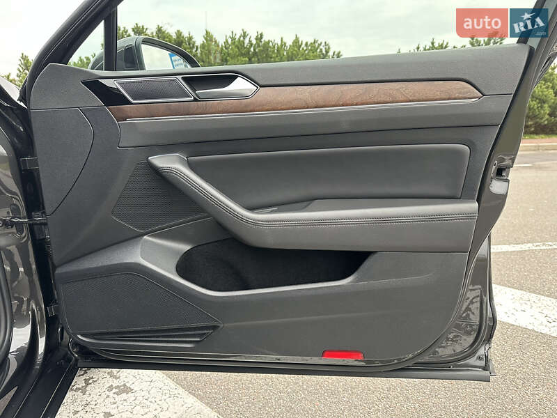 Седан Volkswagen Passat 2018 в Киеве