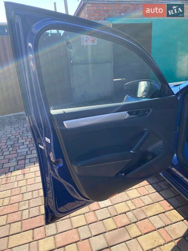 Седан Volkswagen Passat 2015 в Краснокутську