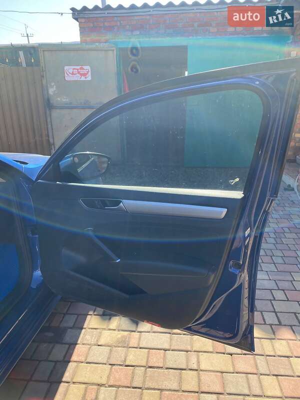 Седан Volkswagen Passat 2015 в Краснокутську