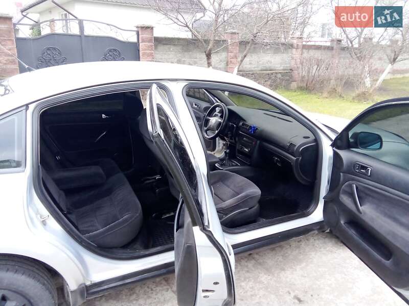 Седан Volkswagen Passat 1998 в Вараше