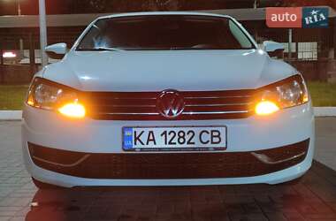 Седан Volkswagen Passat 2011 в Києві