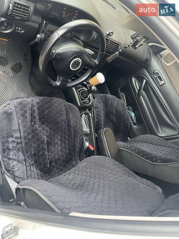 Седан Volkswagen Passat 1999 в Києві