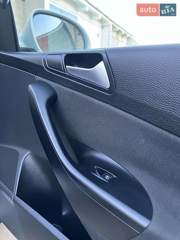 Седан Volkswagen Passat 2010 в Южноукраинске