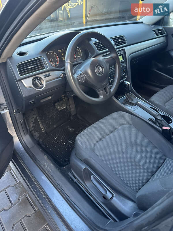 Седан Volkswagen Passat 2012 в Днепре
