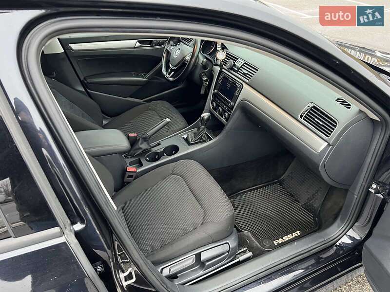 Седан Volkswagen Passat 2017 в Киеве