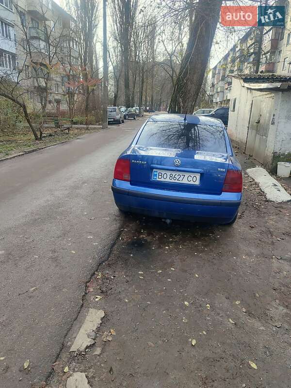 Седан Volkswagen Passat 1998 в Киеве