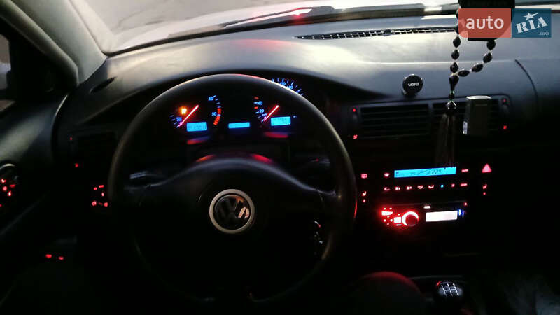 Седан Volkswagen Passat 1999 в Києві