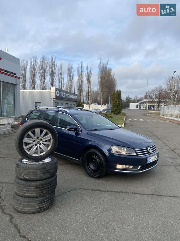 Универсал Volkswagen Passat 2012 в Киеве