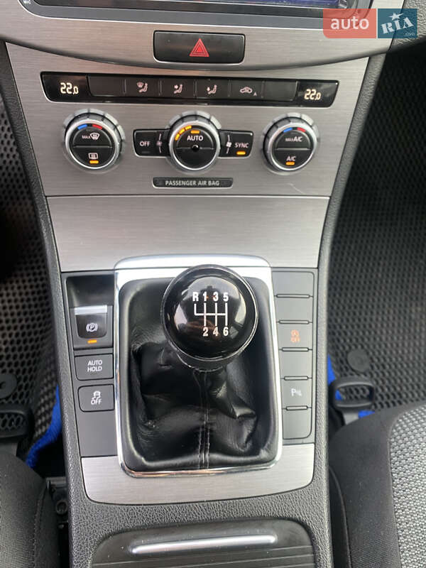 Универсал Volkswagen Passat 2012 в Киеве